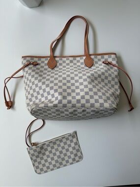 Neverfull look-a-like. Checkered Canvas Tote w/ matching wristlet - Cream &Brown